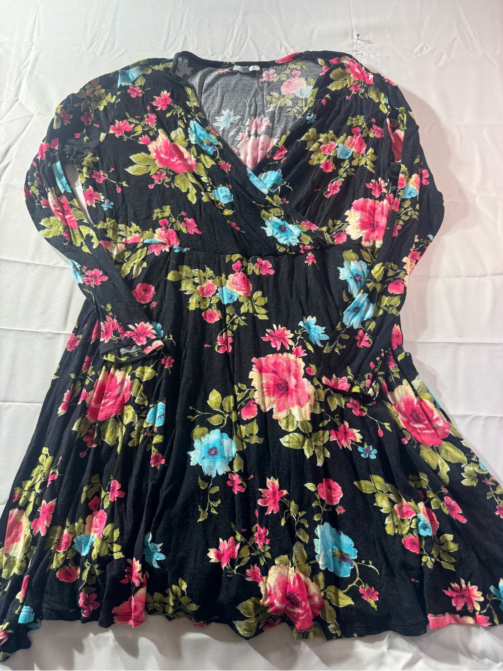 white birch 3x Black Floral V-Neck Dress with Pink and Blue Flowers
